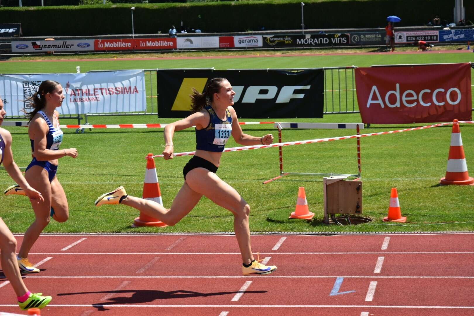 Anouk Ledermann gewinnt ihren 100m-Vorlauf in Bulle in neuer persönlicher Bestzeit von 11.56 Sekunden. 